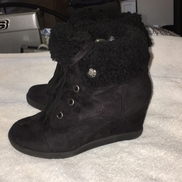 📣Roxy black wedge booties w fur Sz 8 beautiful,Suede Feel *worn once without box - Picture 5 of 8